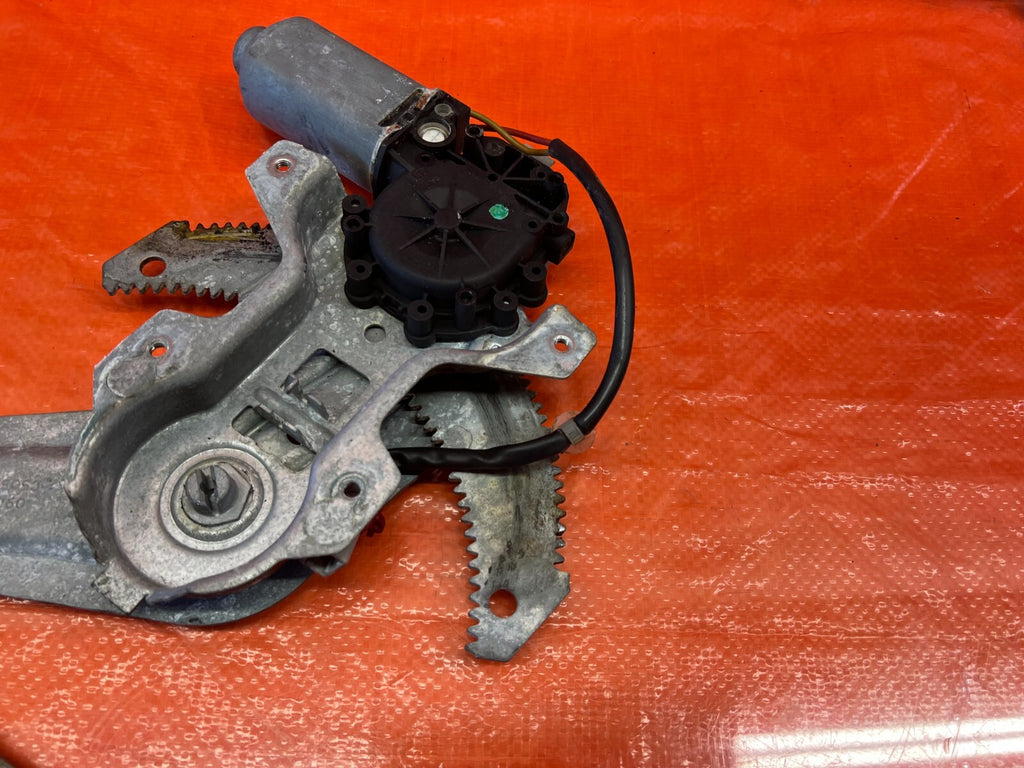 96 00 HONDA CIVIC 4D SEDAN PASSENGER RIGHT REAR WINDOW REGULATOR W MOTOR OEM 1425