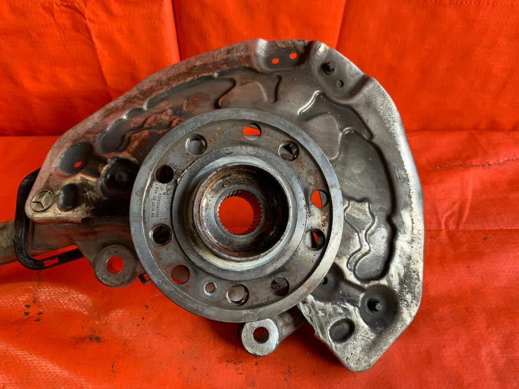 OEM 2015 MERCEDES BENZ C300 W205 4MATIC   PASSENGER RIGHT FRONT SPINDLE KNUCKLE4