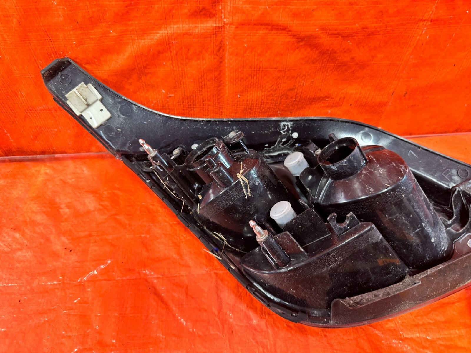 02 05 LEXUS SC430   PASSENGER RIGHT OUTER QUARTER PANEL TAIL LIGHT LAMP OEM #2887