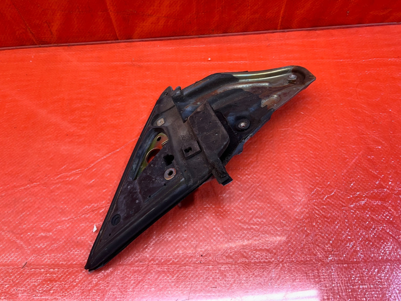 94 01 ACURA INTEGRA SEDAN   PASSENGER RIGHT DOOR SASH HOLDER   OEM #1655