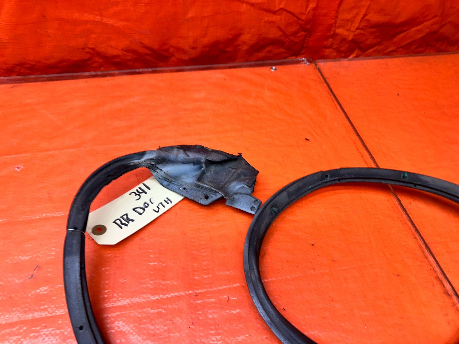 94-01 ACURA INTEGRA 4D RIGHT REAR PASSENGER DOOR WEATHER STRIP SEAL OEM #34113