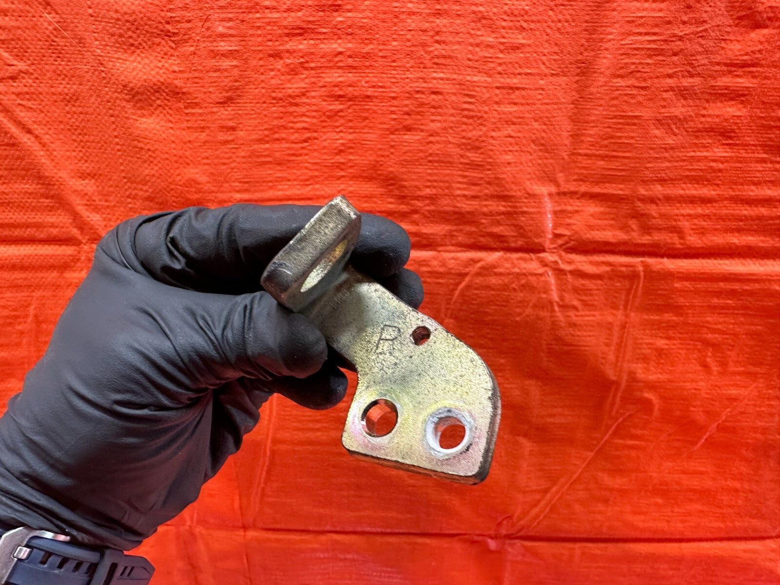 00 09 HONDA S2000   PASSENGER RIGHT REAR BRAKE CALIPER BRACKET   OEM #2244