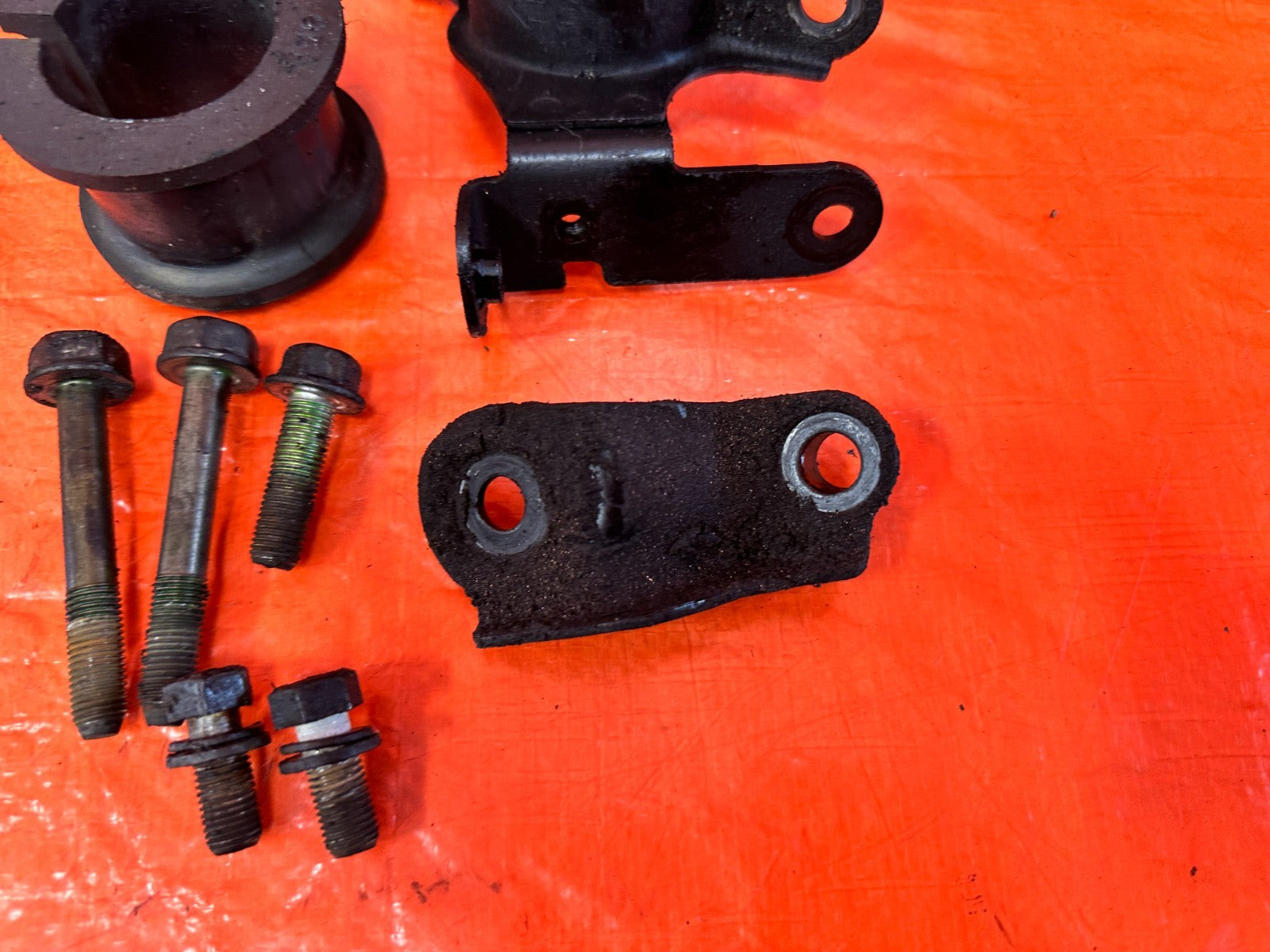 04 08 ACURA TSX   POWER STEERING RACK BRACKETS W/ BOLTS HARDWARE   OEM #3222