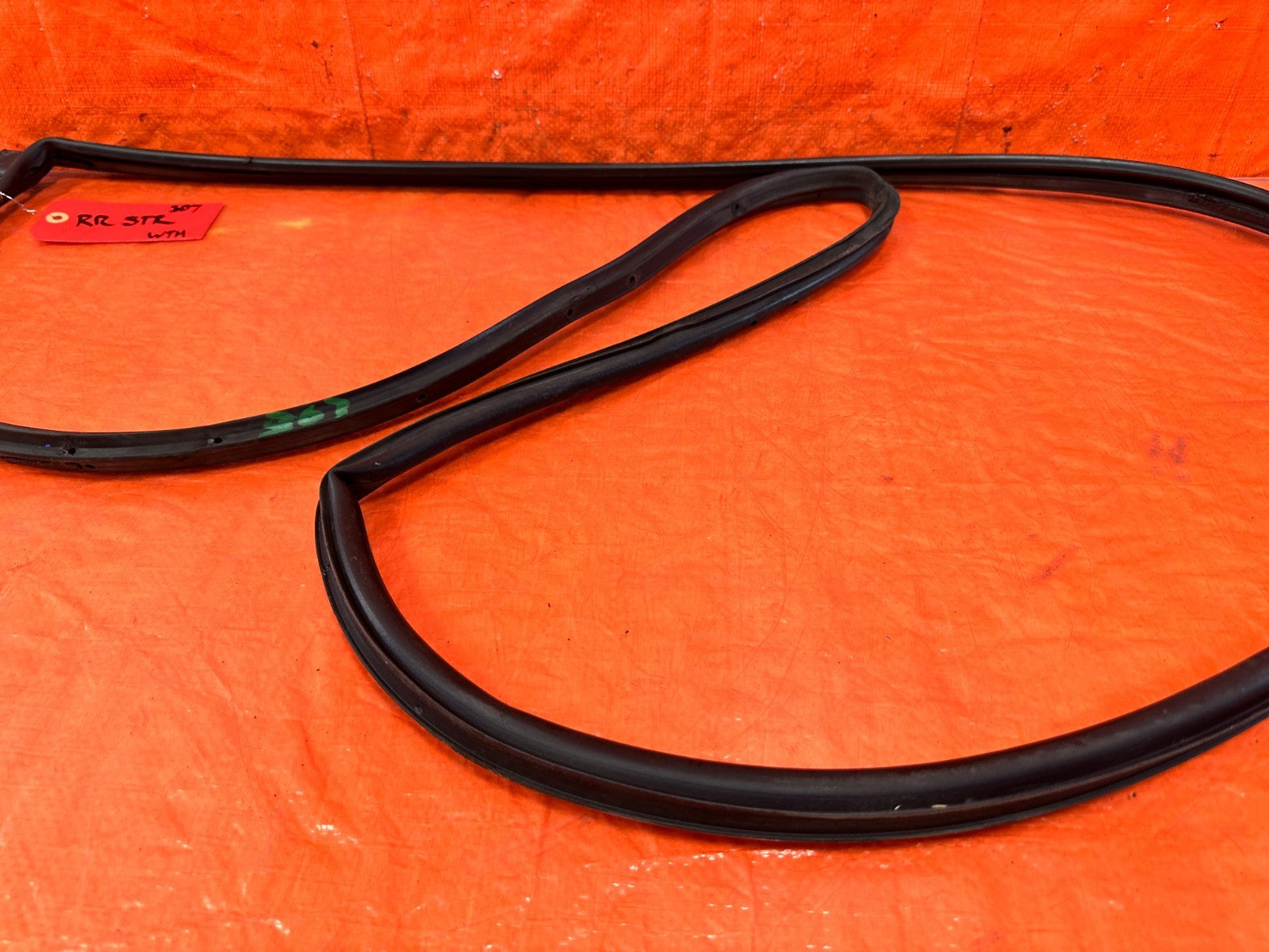 06 11 CIVIC 4D SEDAN   PASSENGER RIGHT REAR WEATHER STRIP SEAL GASKET OEM #3077