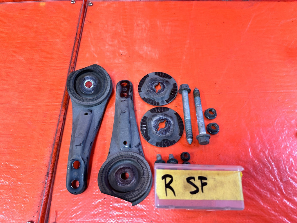 13 16 HYUNDAI GENESIS COUPE 3.8L   REAR SUBFRAME BRACKETS W/ BOLTS HARDWARE 3020