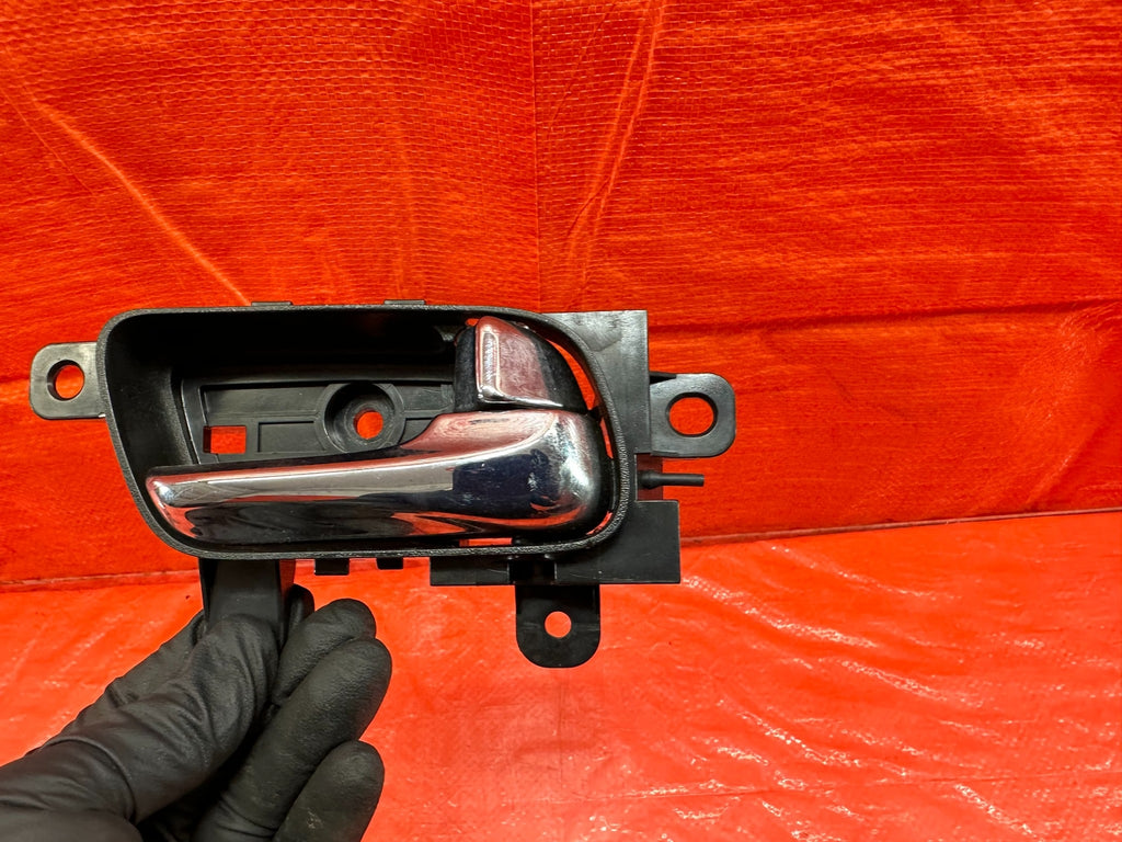 08 15 INFINITI G37 Q60 COUPE   PASSENGER RIGHT INTERIOR DOOR HANDLE   OEM #1905