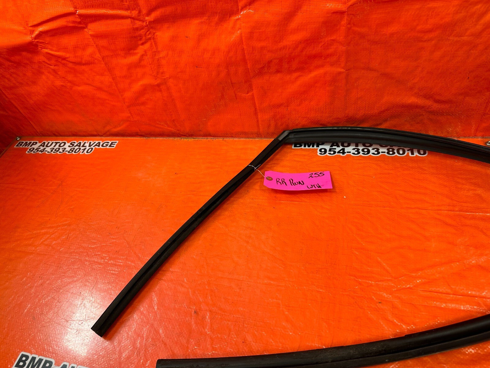 04 08 ACURA TSX   PASSENGER RIGHT REAR WINDOW GLASS RUN CHANNEL   OEM #2554