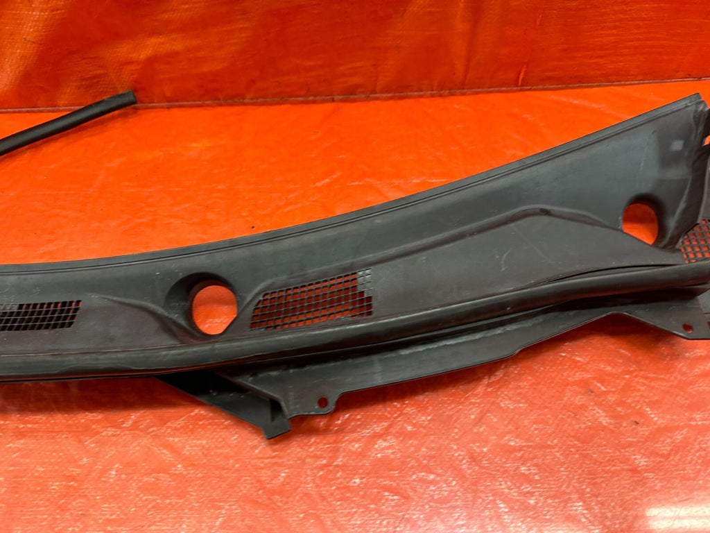 14 20 INFINITI Q50 Q60   WINDSHIELD WIPER COWL TRIM PLASTIC   OEM LEFT SIDE #2156