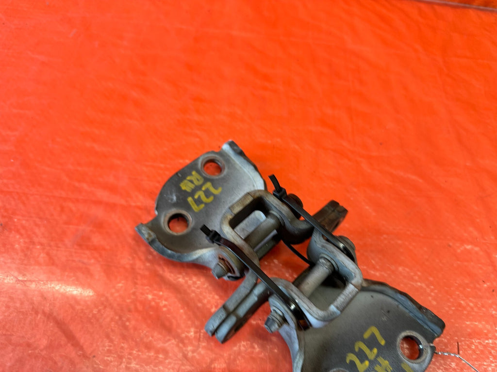 88 00 HONDA CIVIC FRONT LEFT OR RIGHT DOOR HINGE SET / UPPER + LOWER OEM #2274