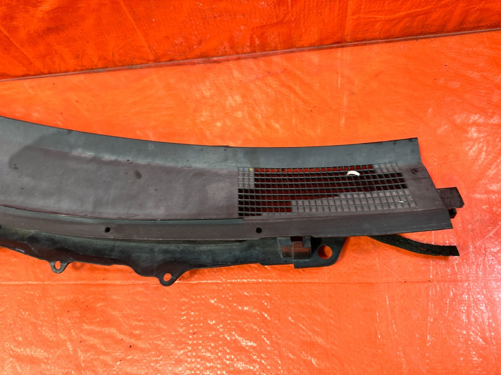 08 15 INFINITI G37 & Q60    2D COUPE   PASSENGER RIGHT WIPER COWL TRIM OEM #3112