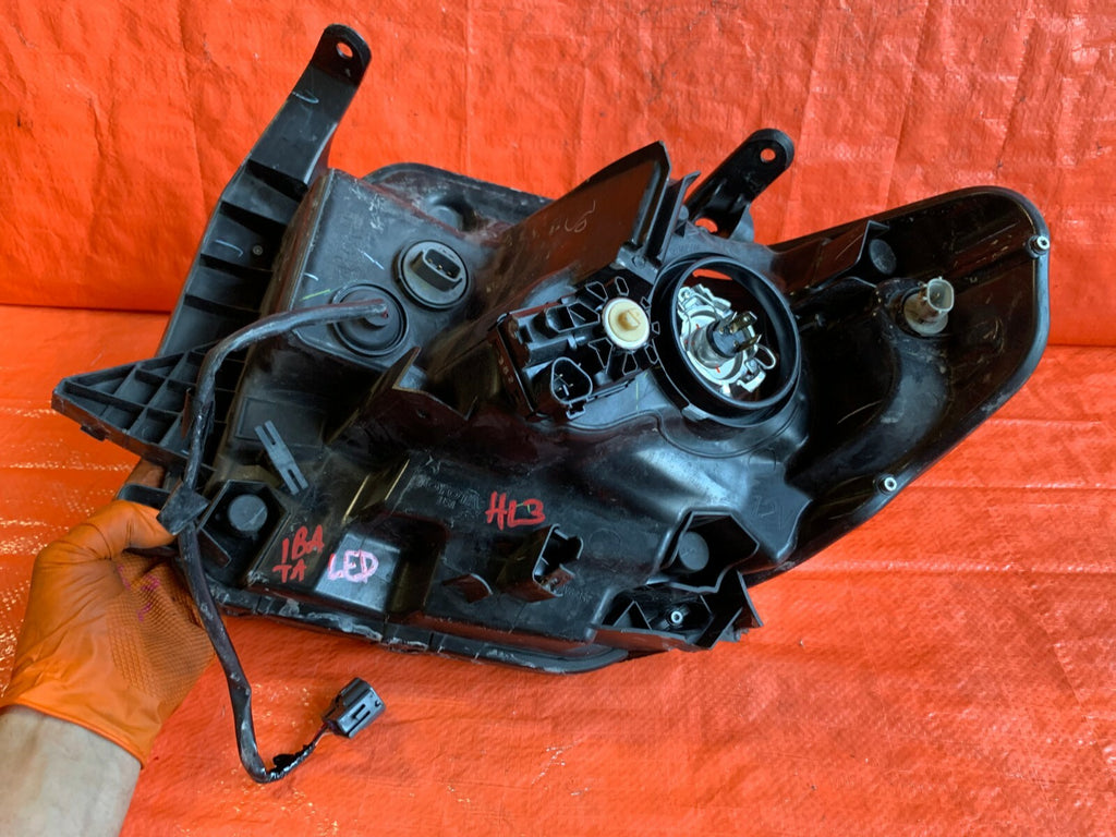 OEM 2014 2015 2016 2017 TOYOTA TUNDRA   PASSENGER RIGHT HEADLIGHT HEADLAMP W LED11