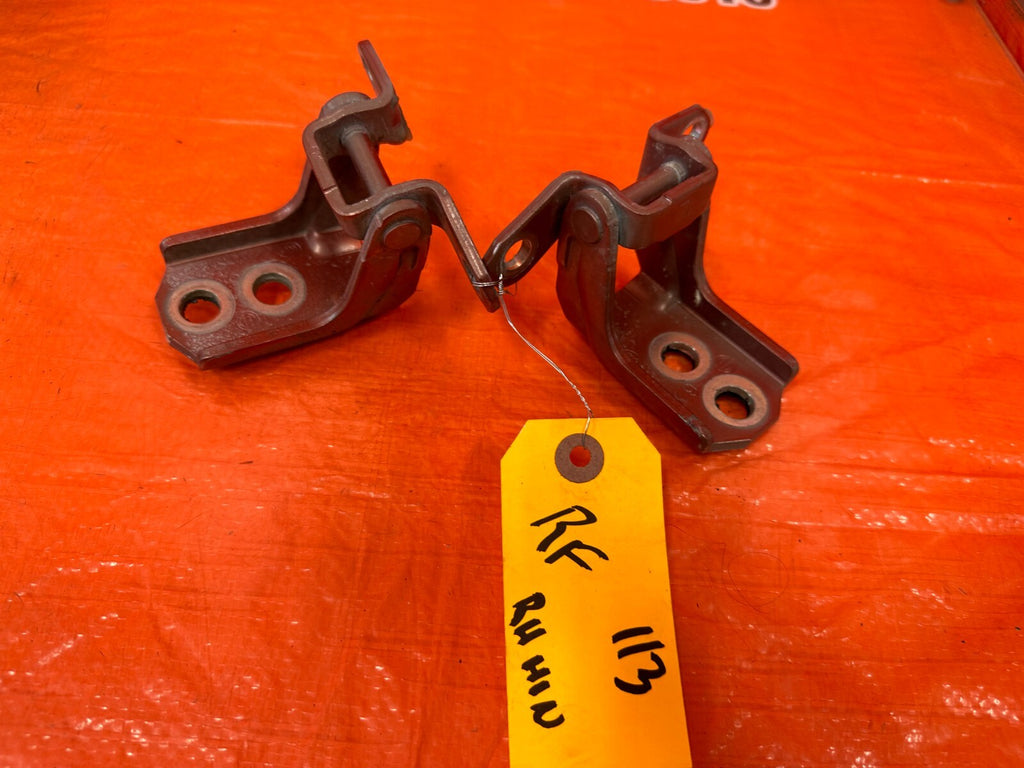 14 20 INFINITI Q50   PASSENGER RIGHT FRONT DOOR HINGE SET UPPER LOWER   OEM #1136