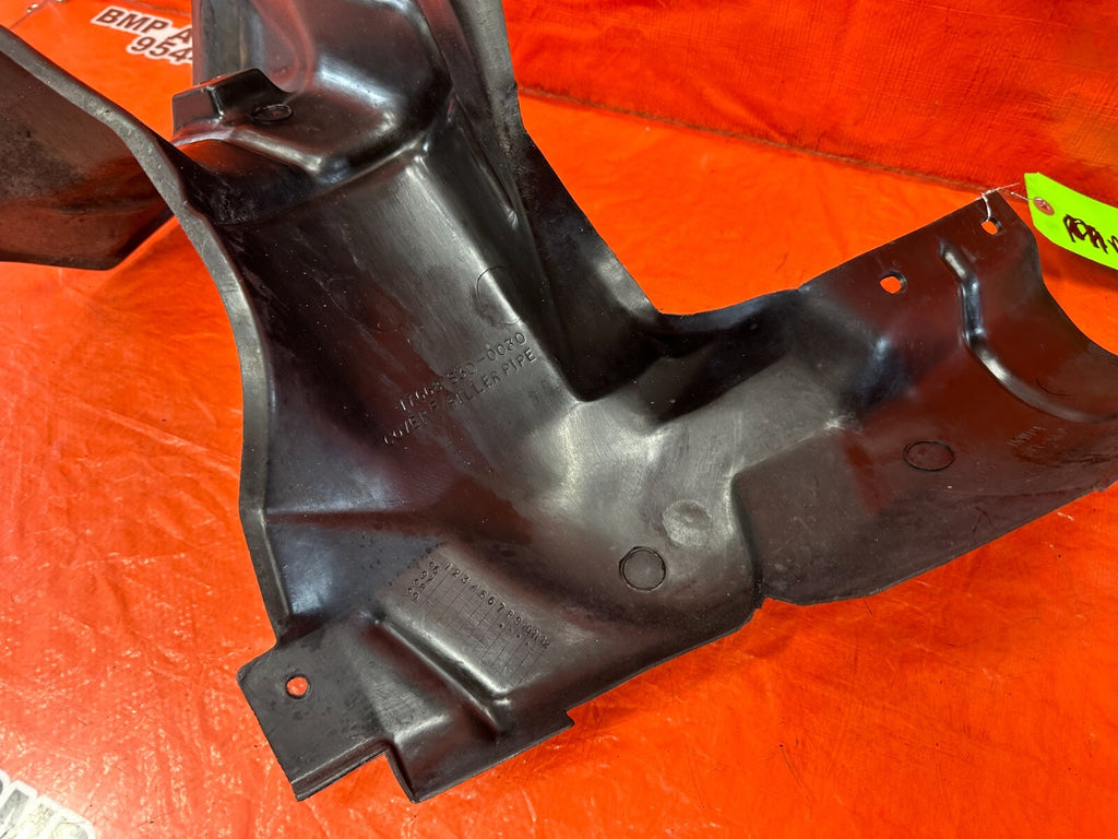 97 98 HONDA PRELUDE   FUEL TANK FILLER NECK SPLASH SHIELD PLASTIC TRIM OEM 25910
