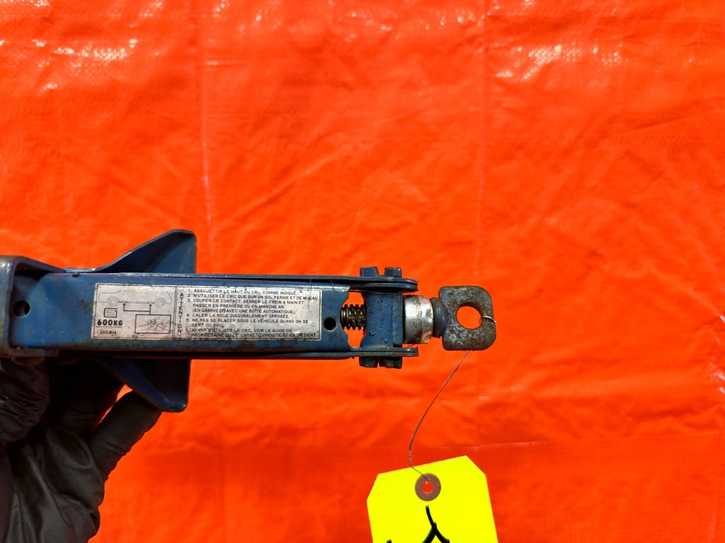 90 97 MAZDA MX 5 MIATA   SCISSOR JACK   BLUE IN COLOR   OEM FACTORY #2675