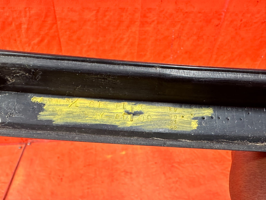 90 91 HONDA CIVIC HATCHBACK   LEFT CENTER PILLAR TRIM    73840 SH0 A10   OEM 3173