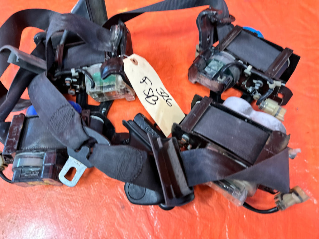 90 91 HONDA CIVIC HATCHBACK   LEFT & RIGHT FRONT SEAT BELTS   OEM 3274