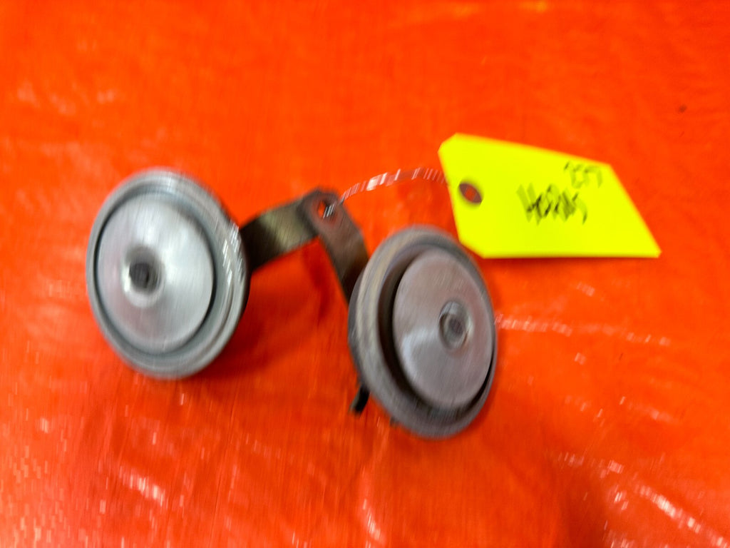 88 89 HONDA CRX DX SI   HORN SET / HIGH AND LOW NOTE HORNS   OEM FACTORY #2775