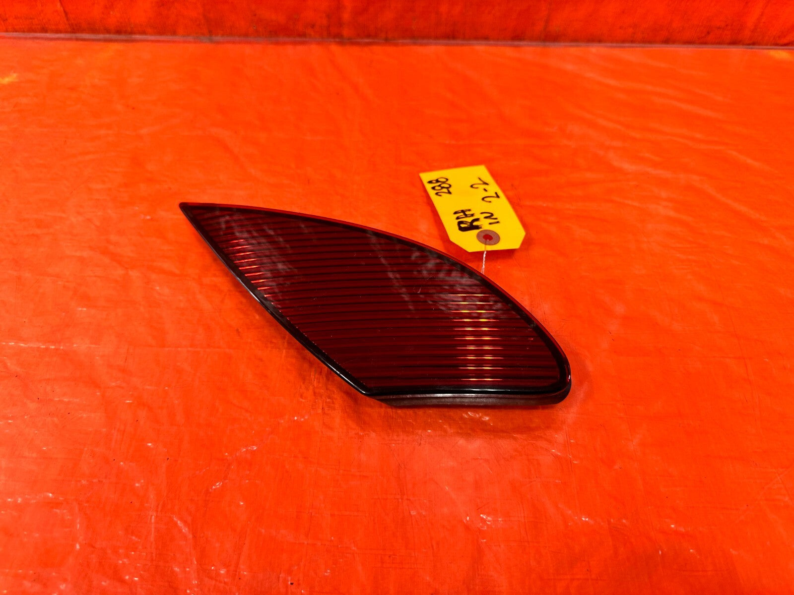 02 05 LEXUS SC430   PASSENGER RIGHT INNER TRUNK MOUNTED TAIL LIGHT LAMP OEM 2881
