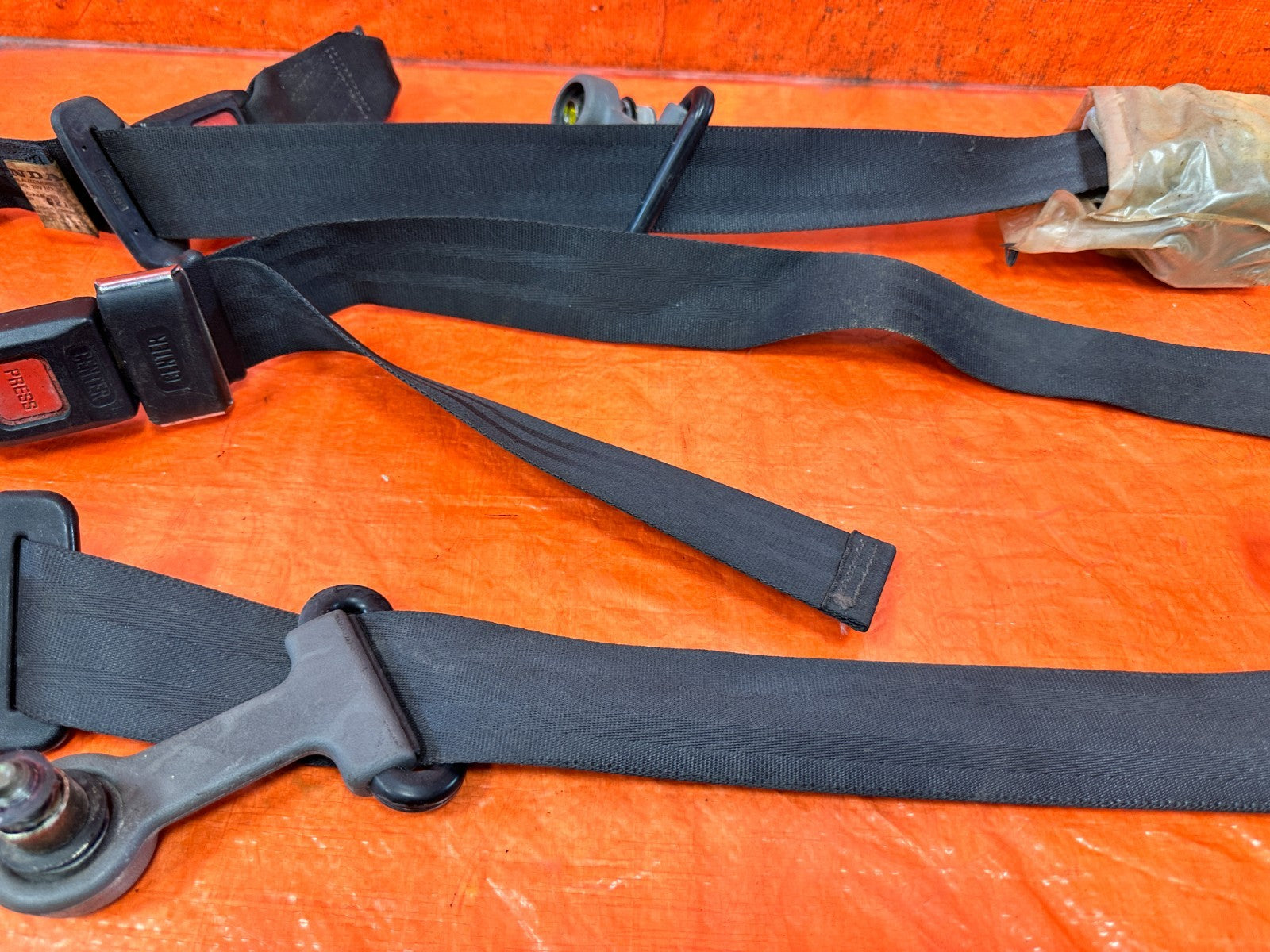 90 91 HONDA CIVIC HATCH   REAR SEAT BELT SET   LEFT & RIGHT SEAT BELTS OEM 3255