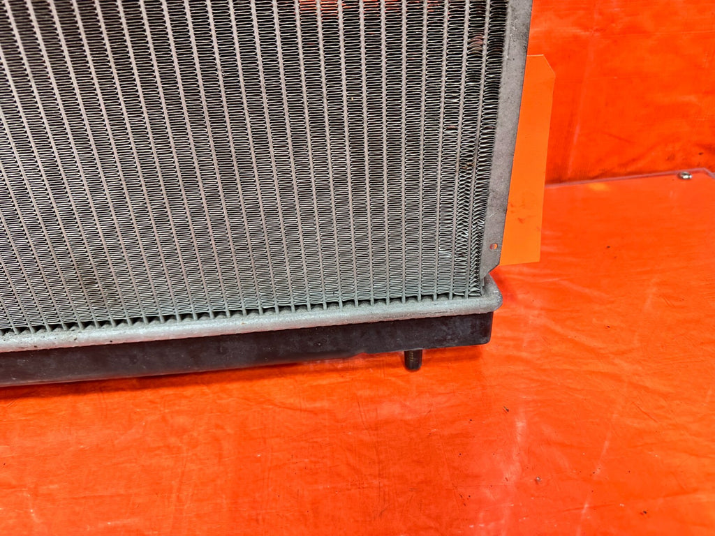 94 01 ACURA INTEGRA   AUTOMATIC MODEL   RADIATOR W/ HOSES AND RESERVOIR   OEM 8110