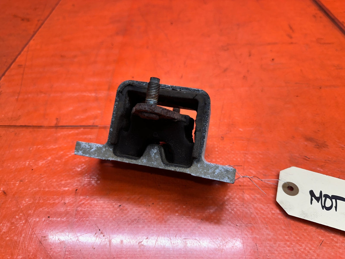14-15 INFINITI Q50 3.7L AWD AUTO TRANSMISSION LOWER MOUNT INSULATOR BUSHING #3454
