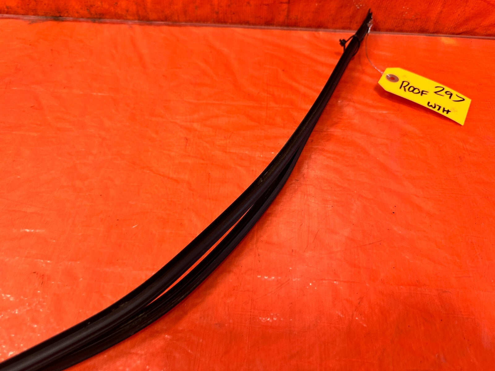 96 00 HONDA CIVIC SEDAN 4D   TOP OF THE ROOF WEATHER STRIP DRIP RETAINER OEM 2972