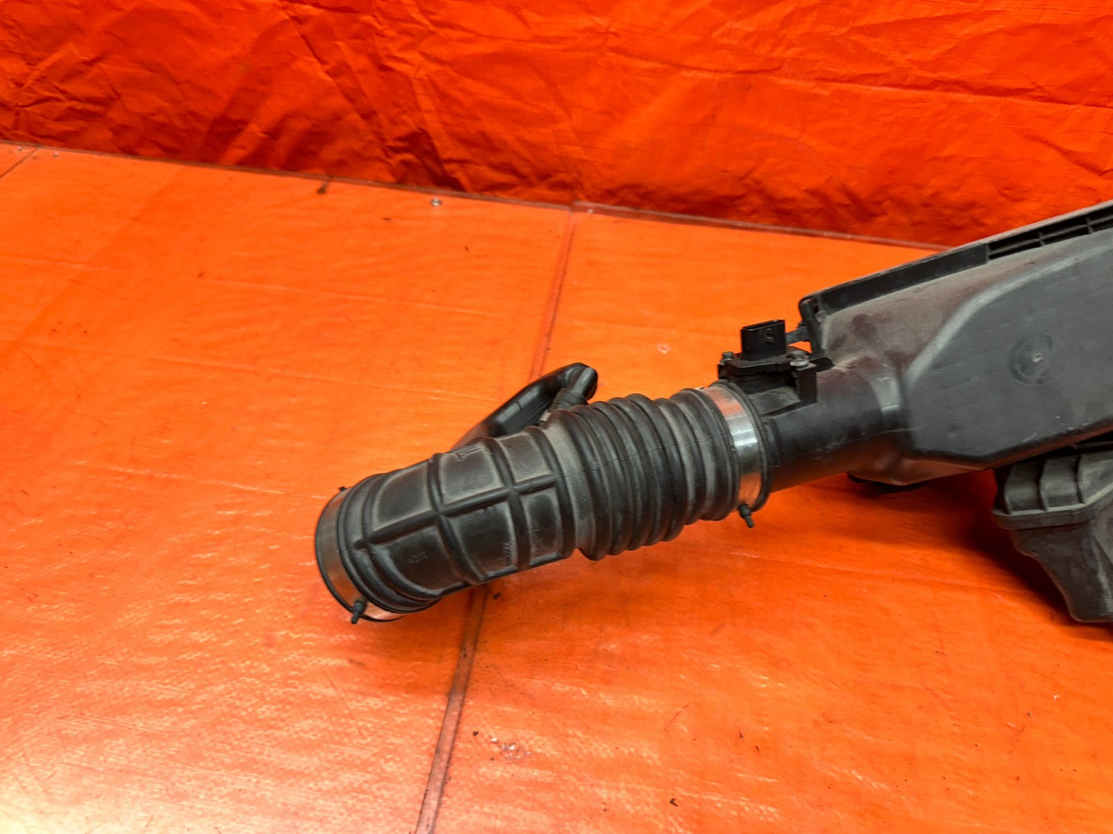14-15 INFINITI Q50 4D 3.7L VQ37VHR RIGHT PASSENGER AIR INTAKE BOX TUBE OEM #Q508