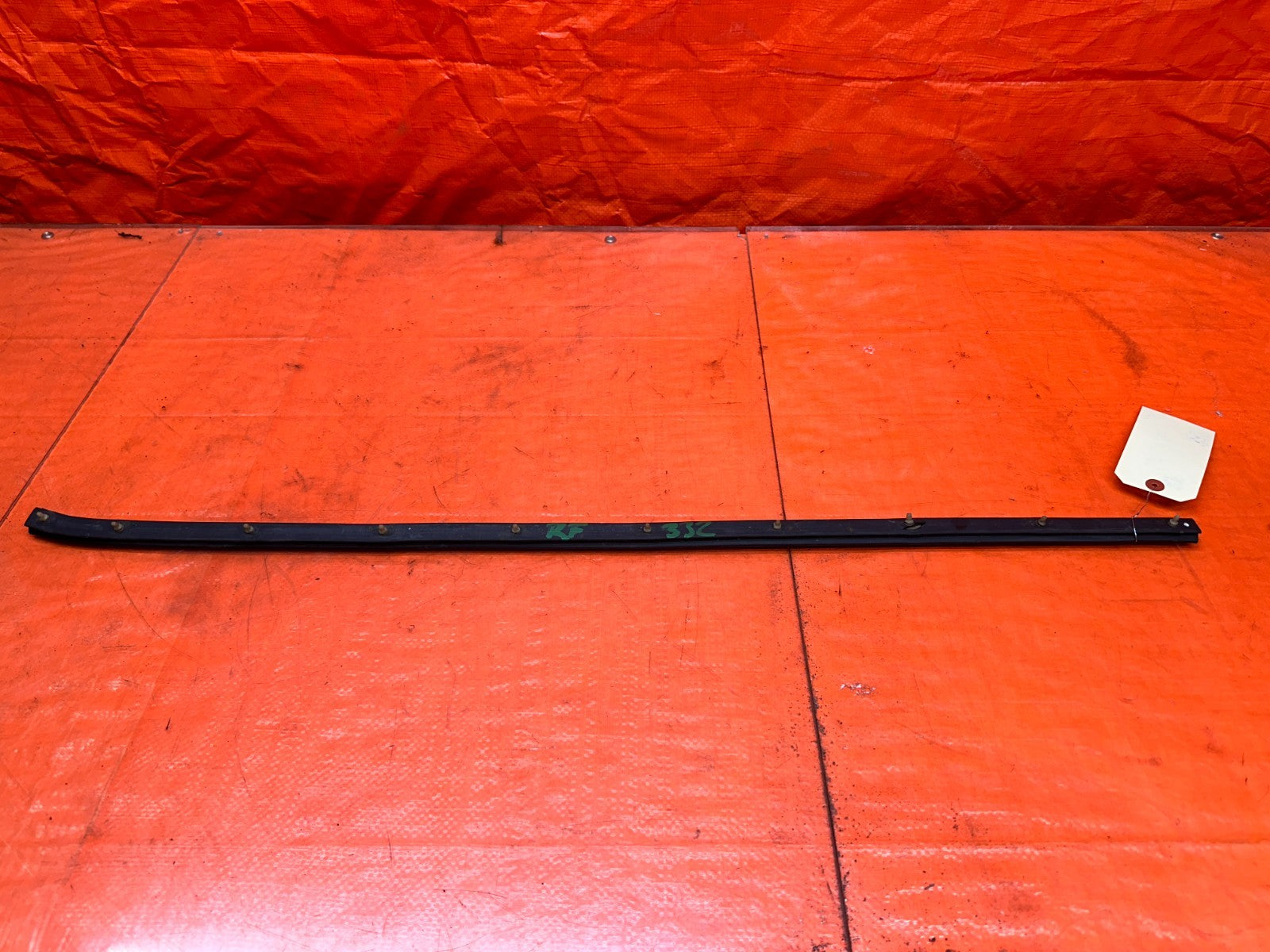 92 96 HONDA PRELUDE RIGHT FRONT LOWER DOOR WEATHERSTRIP OEM #3327