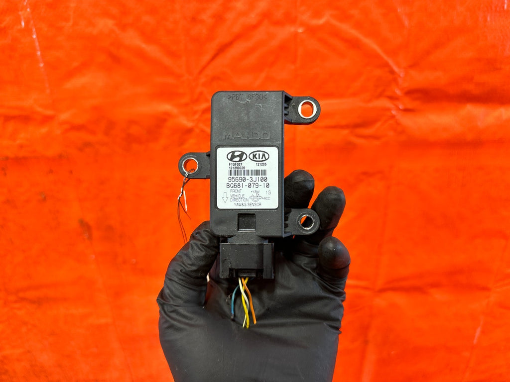 13 16 HYUNDAI GENESIS COUPE   95690 3J100   OEM 3260