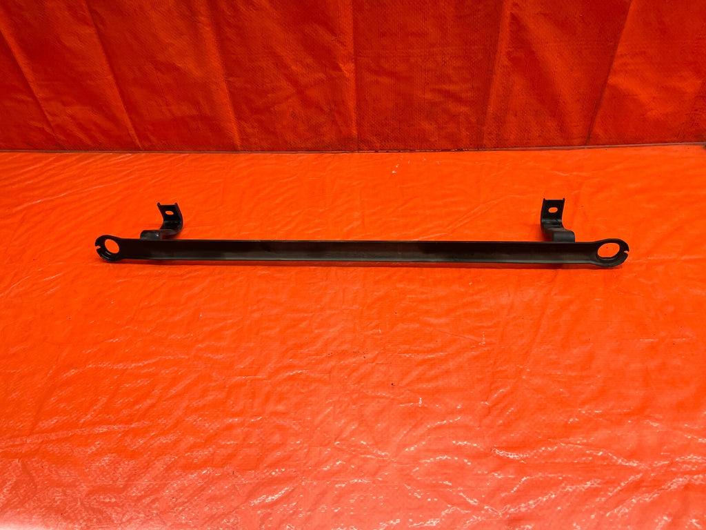94 01 ACURA INTEGRA   AC CONDENSER ASSEMBLY MOUNTING BRACKET BAR MOUNT OEM #1646