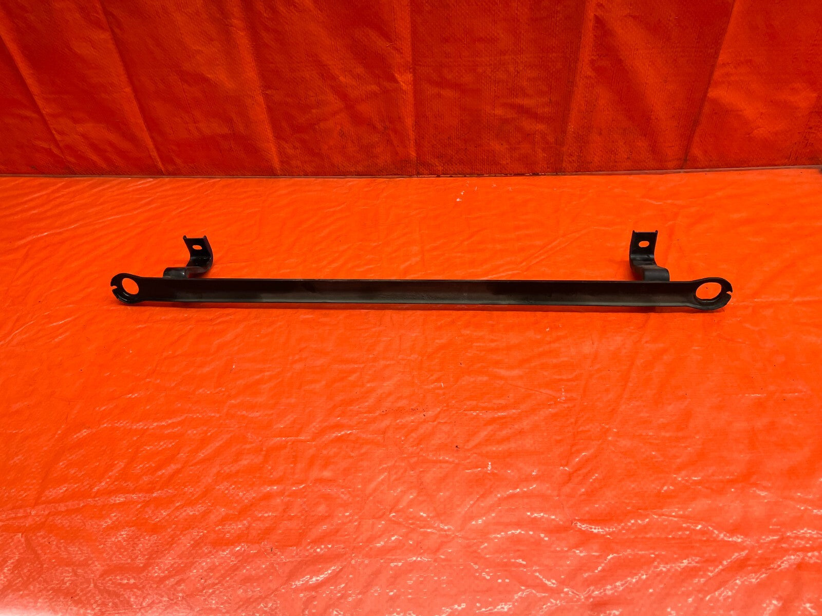94 01 ACURA INTEGRA   AC CONDENSER ASSEMBLY MOUNTING BRACKET BAR MOUNT OEM #1646