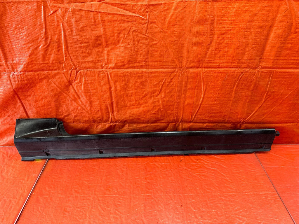88 89 HONDA CRX   SIDE SKIRT ROCKER MOLDING TRIM   RIGHT SIDE   OEM FACTORY #2430
