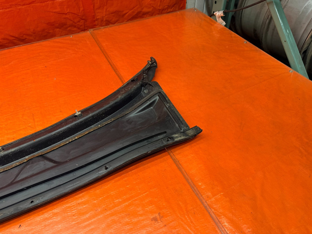 97 01 HONDA PRELUDE 2.2L FRONT WINDSHIELD WIPER COWL VENT COVER PLASTIC OEM #33612