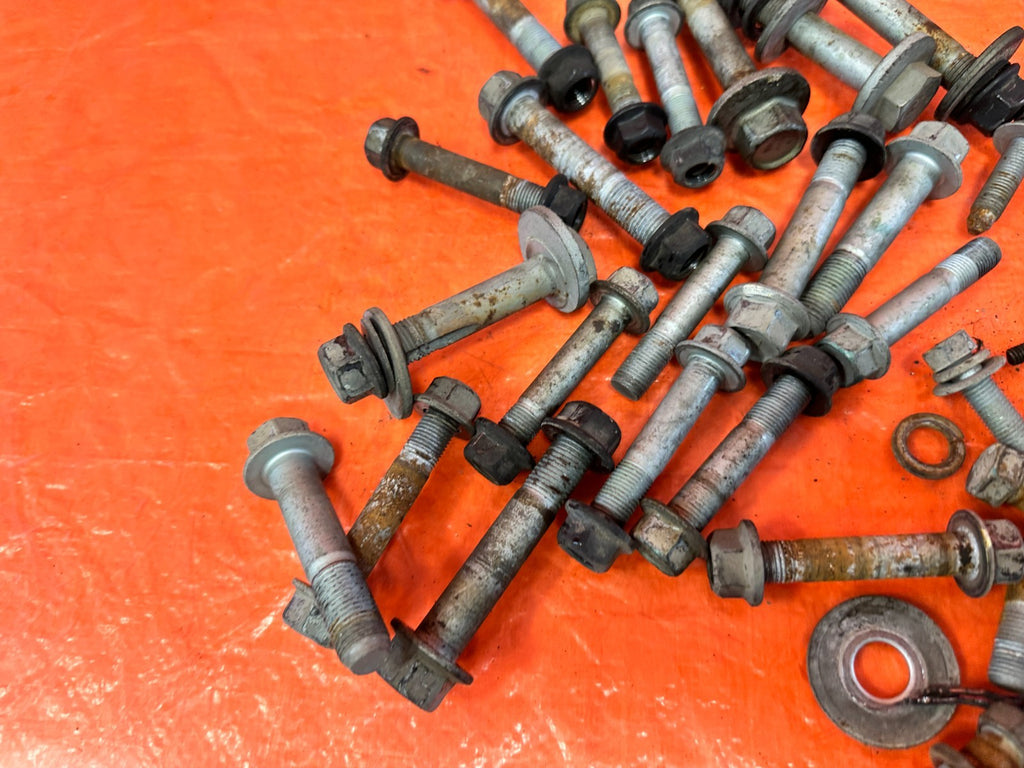 13 16 HYUNDAI GENESIS COUPE   REAR SPINDLE KNUCKLE HUB BOLTS HARDWARE   OEM 32611