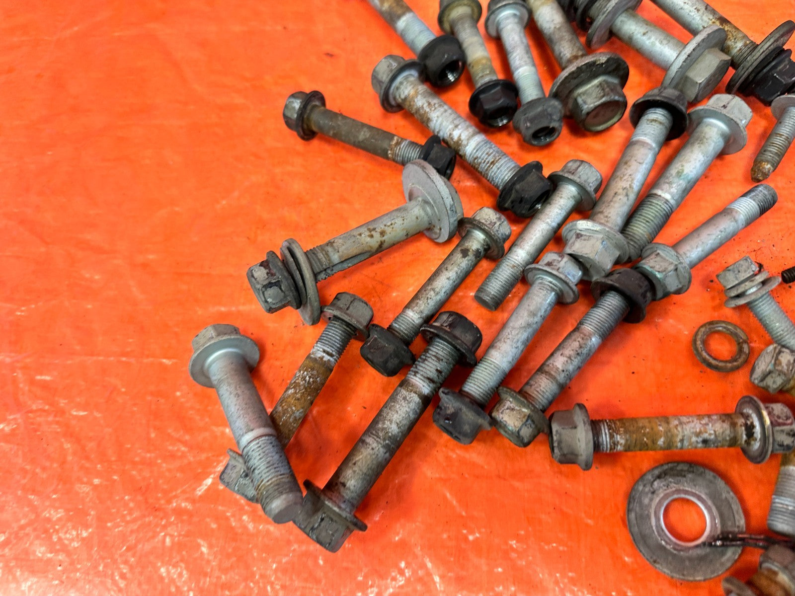 13 16 HYUNDAI GENESIS COUPE   REAR SPINDLE KNUCKLE HUB BOLTS HARDWARE   OEM 32611