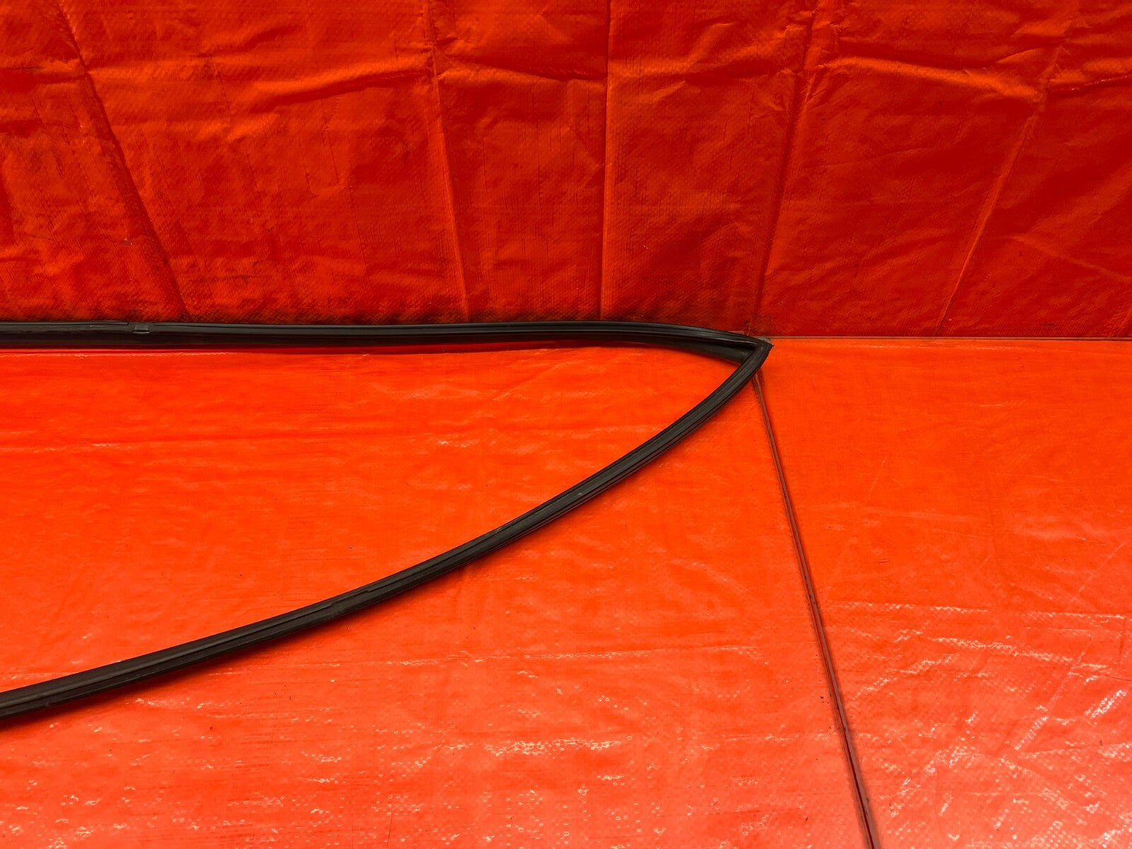 06 11 HONDA CIVIC 2D COUPE   DRIVER LEFT WINDOW GLASS RUN CHANNEL   OEM #2371