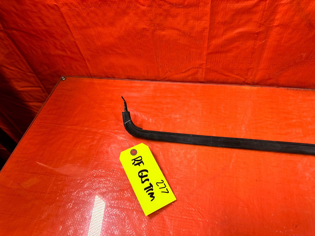 88 91 HONDA CRX   WINDSHIELD TRIM GARNISH MOLDING PASSENGER RIGHT   OEM #2773