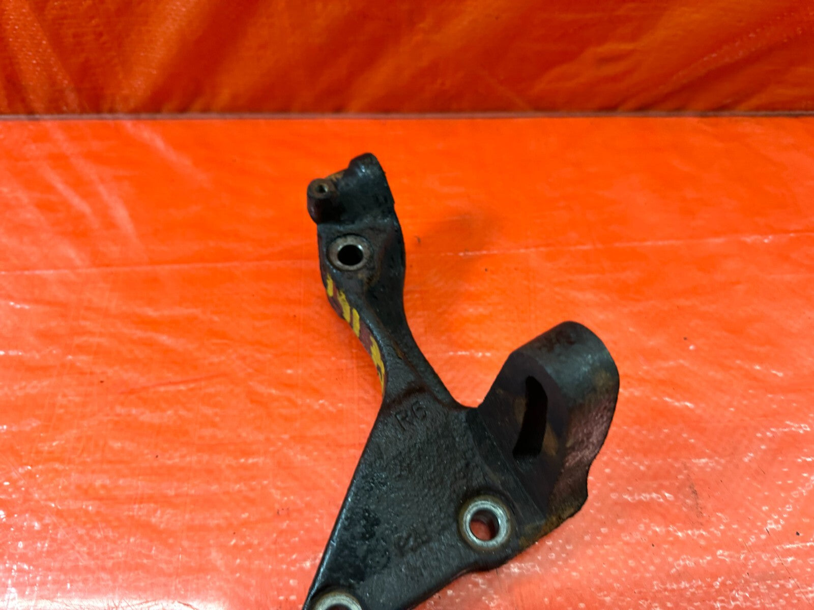 96 00 HONDA CIVIC EX DX LX CX HX GX POWER STEERING PUMP MOUNTING BRACKET OEM 1914