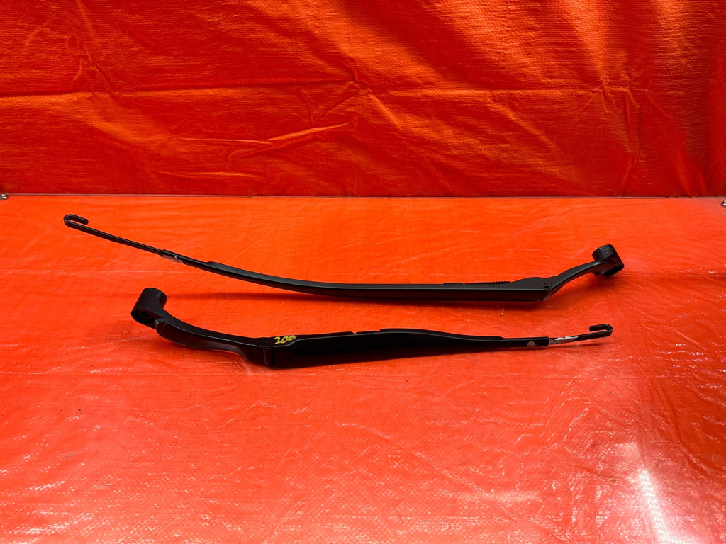 17 20 INFINITI Q60   LEFT & RIGHT WINDSHIELD WIPER ARMS   OEM FACTORY #2000