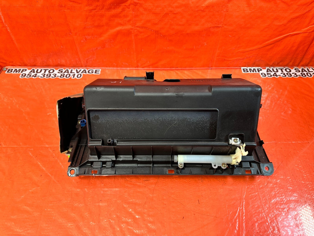 02 06 LEXUS SC430   GLOVE BOX ASSEMBLY   ECRU COLOR   OEM #26110