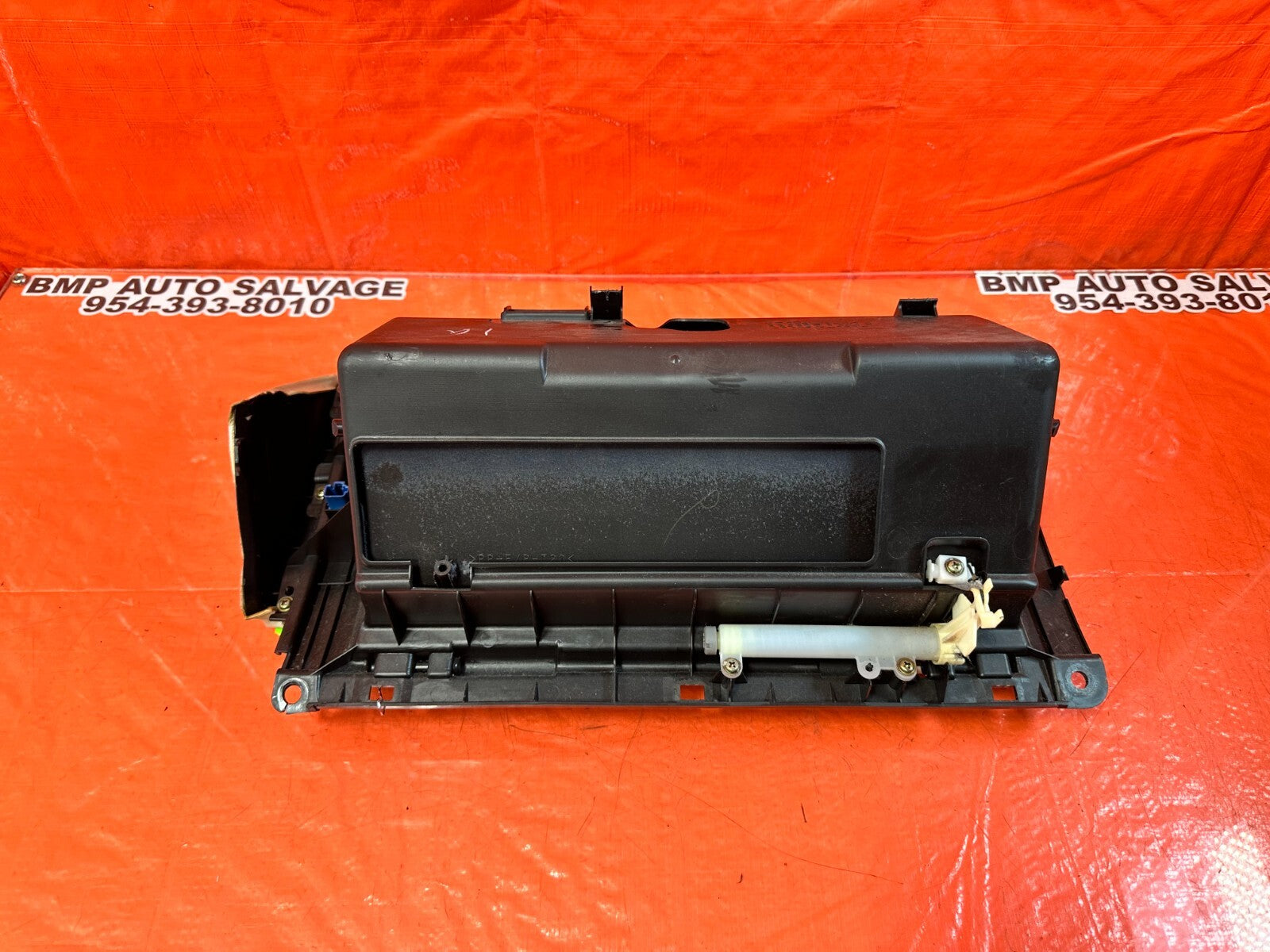 02 06 LEXUS SC430   GLOVE BOX ASSEMBLY   ECRU COLOR   OEM #26110