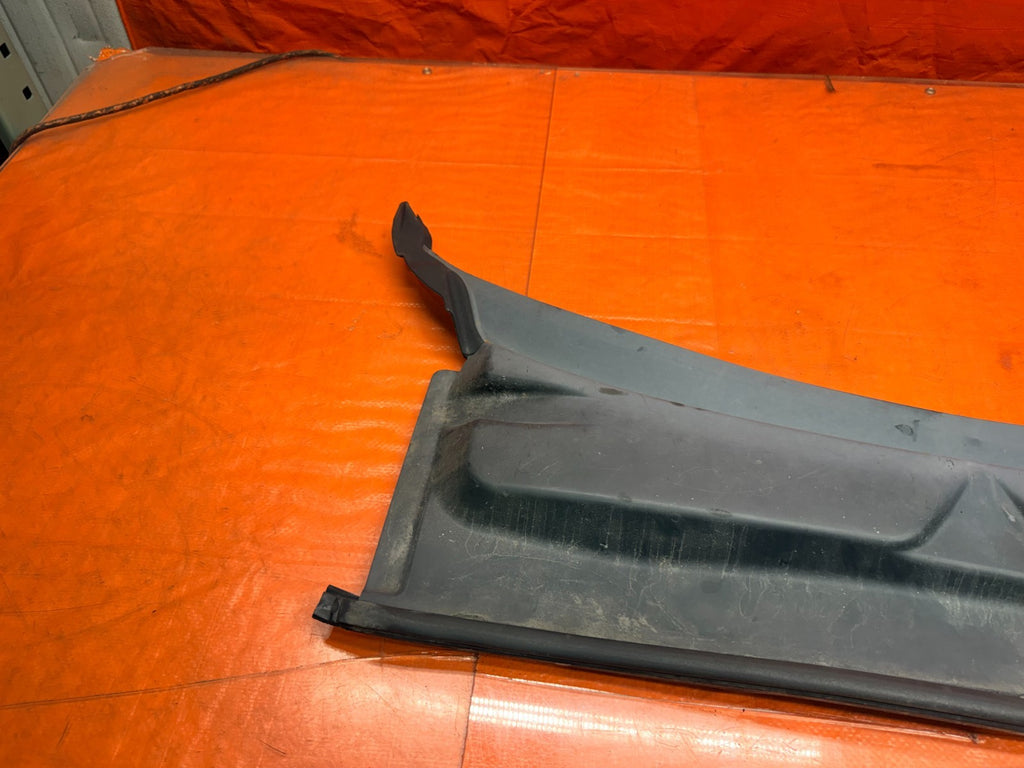 97 01 HONDA PRELUDE 2.2L FRONT WINDSHIELD WIPER COWL VENT COVER PLASTIC OEM #33610