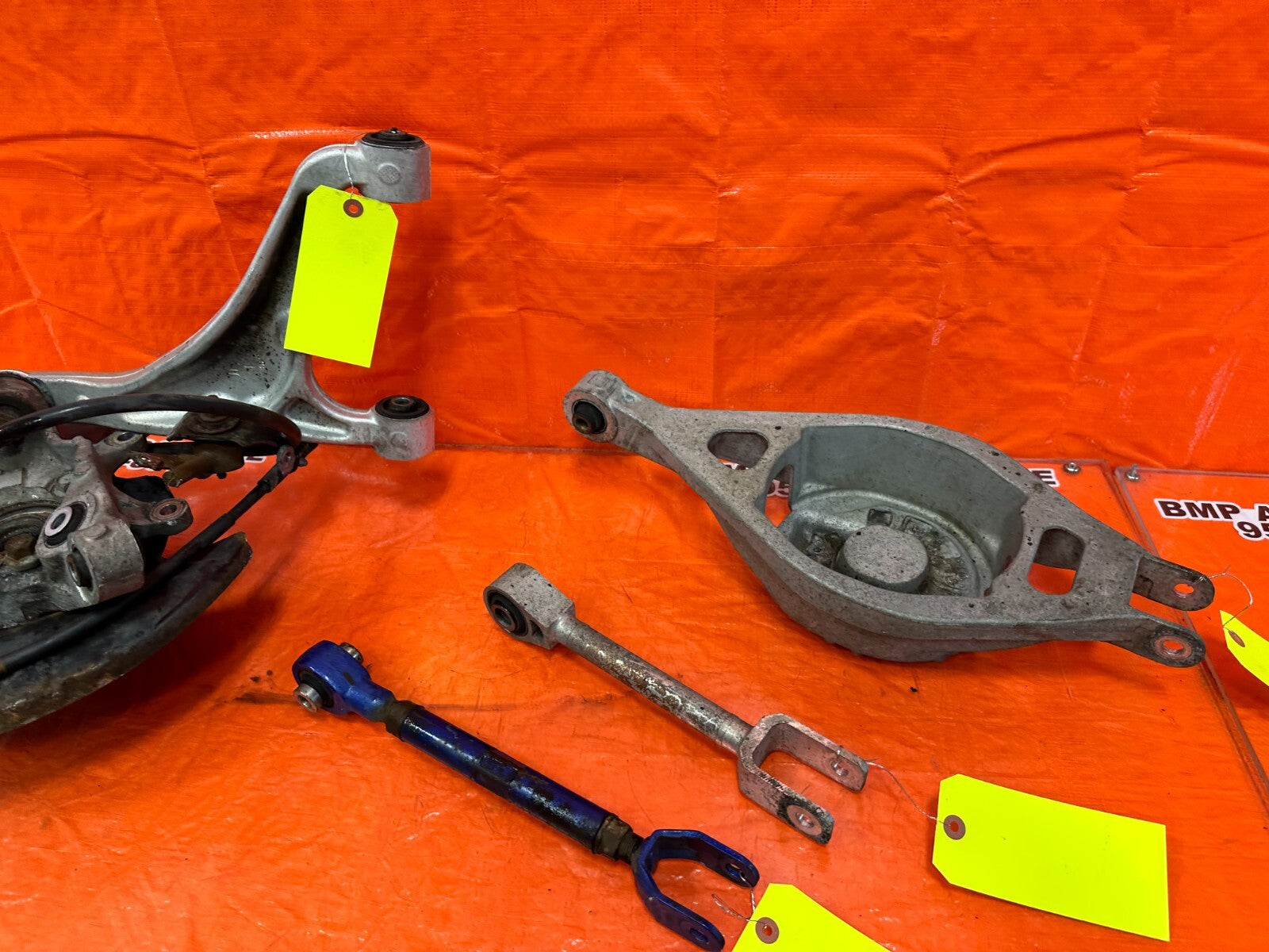 08 15 INFINITI G37 & Q60   DRIVER LEFT REAR SPINDLE KNUCKLE W/ CONTROL ARMS #24516
