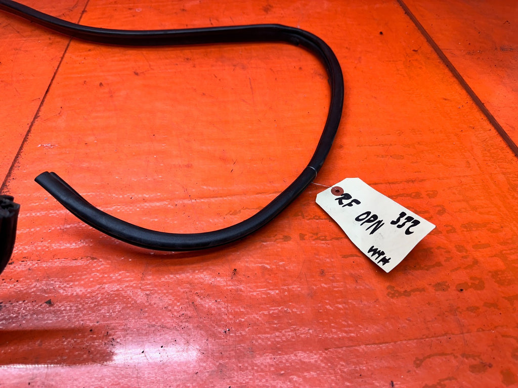 92 96 HONDA PRELUDE RIGHT DOOR OPENING WEATHERSTRIP OEM #3324
