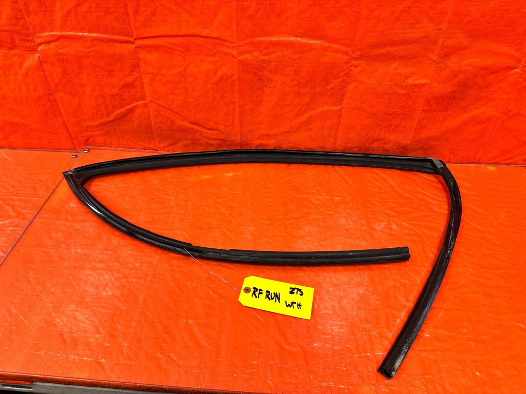 04 08 ACURA TSX   PASSENGER RIGHT FRONT WINDOW GLASS RUN CHANNEL   OEM #2750