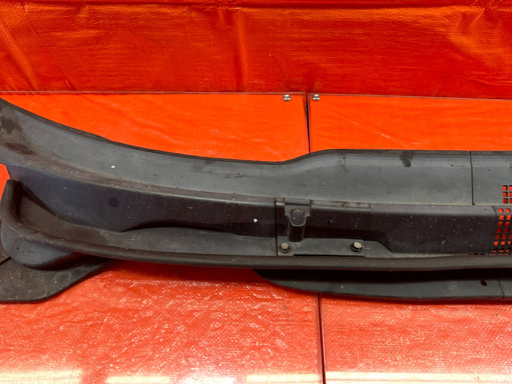 04 05 ACURA TSX   WINDSHIELD WIPER COWL TRIM PLASTIC   OEM FACTORY #1969