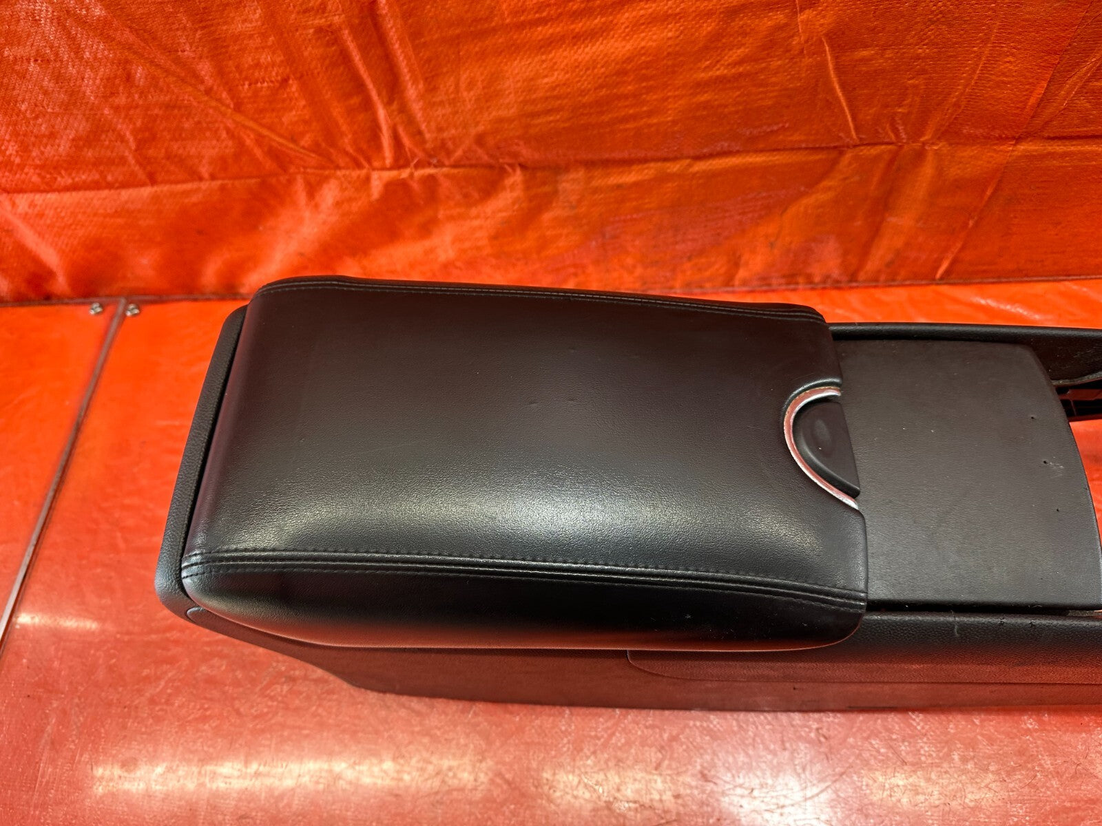 09 13 INFINITI G37 SEDAN   ARM REST / CENTER CONSOLE STORAGE COMPARTMENT OEM 2383