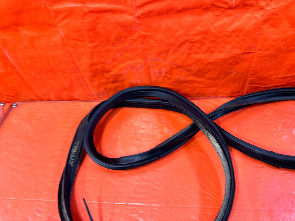 10 16 HYUNDAI GENESIS COUPE TRUNK WEATHER STRIP TRIM GASKET LINER LINING OEM 3264