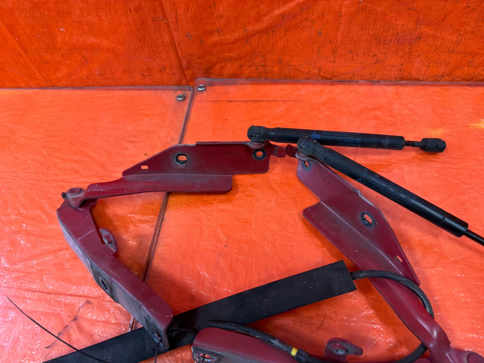 08 15 INFINITI G37 & Q60 2D COUPE   LEFT & RIGHT HOOD HINGES   OEM #3284