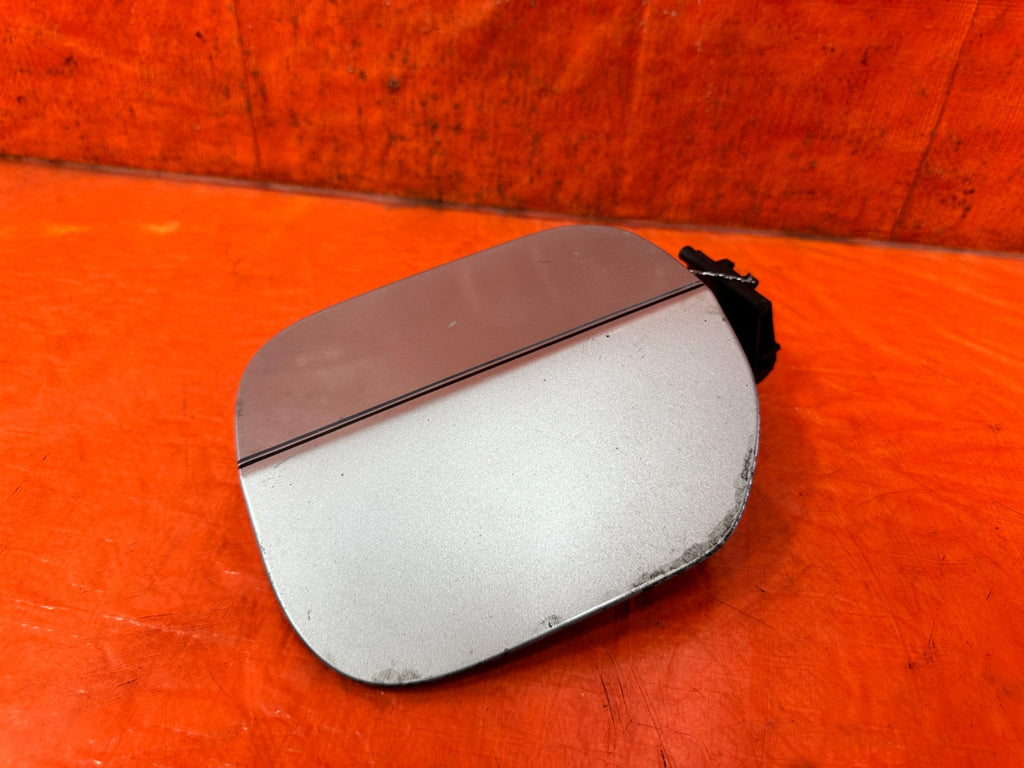 09 14 ACURA TSX   FUEL LID / GAS CAP COVER SILVER COLOR   OEM FACTORY #3211